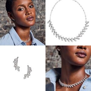 NWT, 2pc Glamorous Sparkling Leaves necklace & earrings set, Avon.